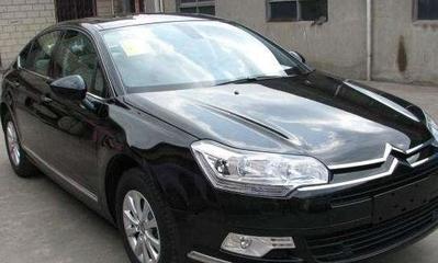 提新車時，懂車的人會立馬把它“扔了”，而新手卻把它當成“寶貝”